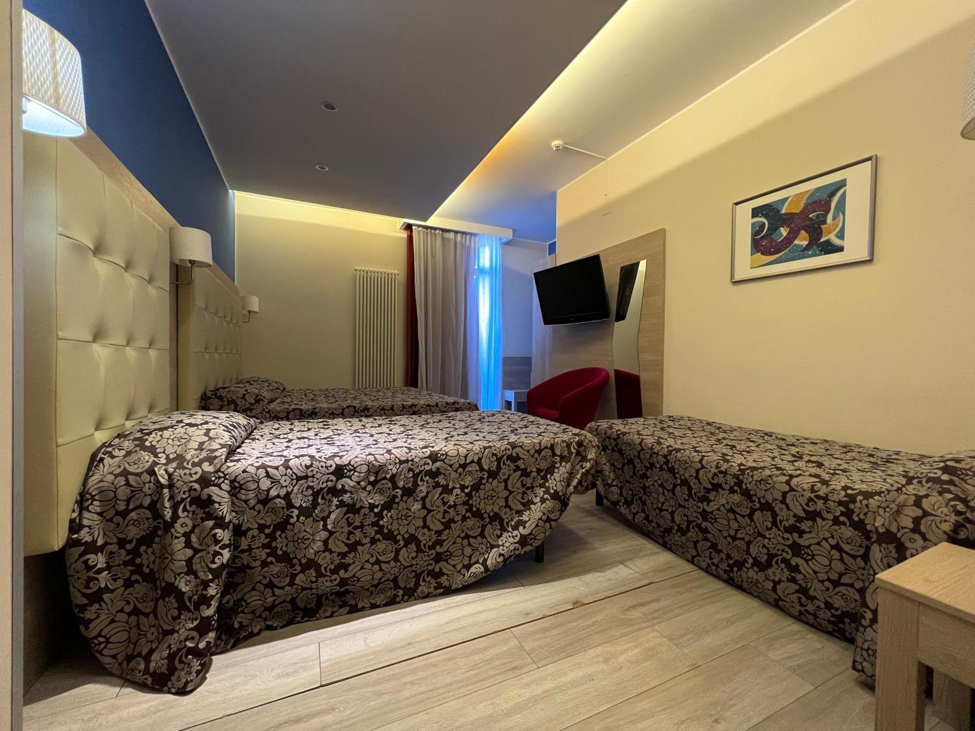 Hotel Baffo Rosso Alba Adriatica Bagian luar foto