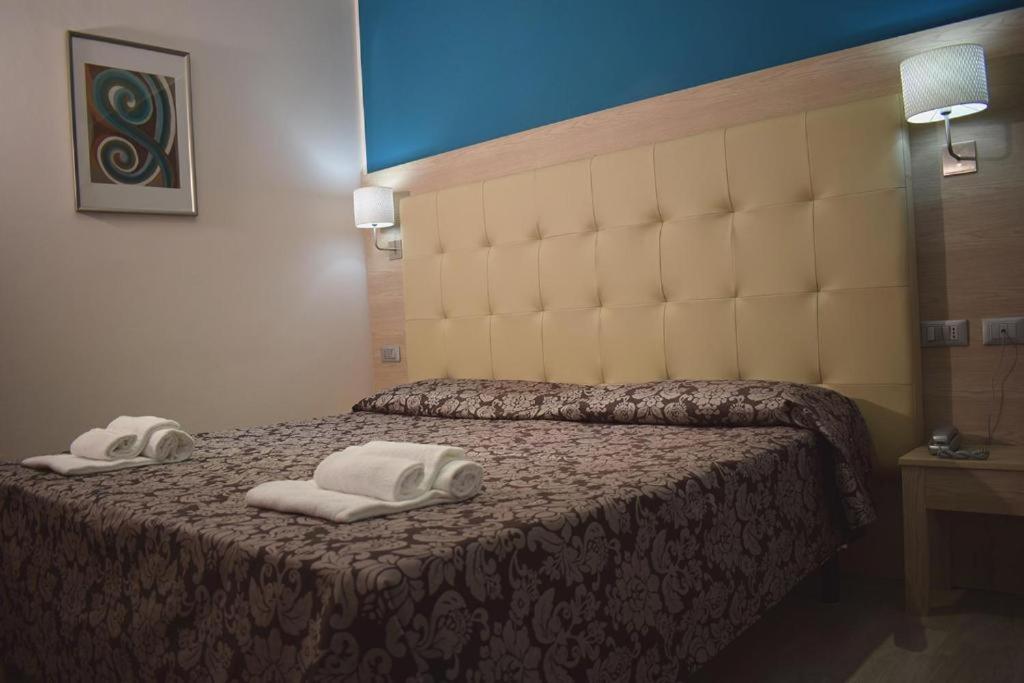 Hotel Baffo Rosso Alba Adriatica Bagian luar foto