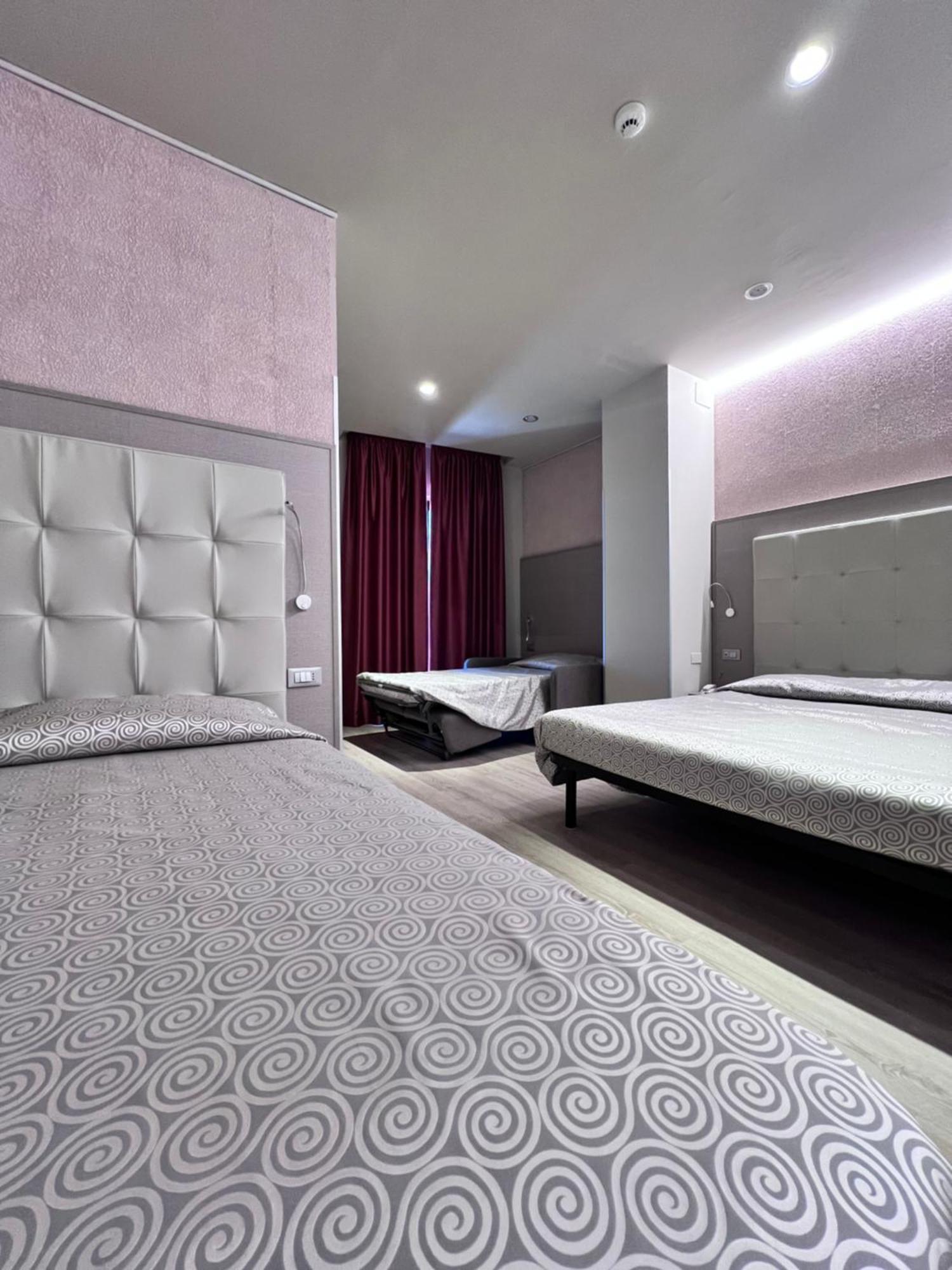Hotel Baffo Rosso Alba Adriatica Bagian luar foto