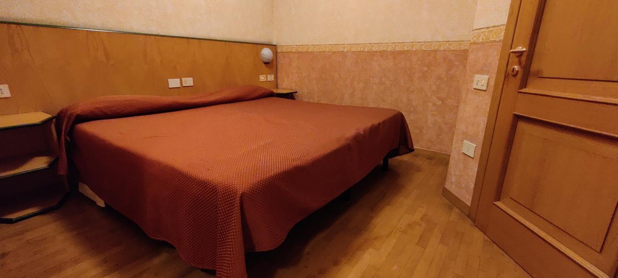 Hotel Baffo Rosso Alba Adriatica Bagian luar foto