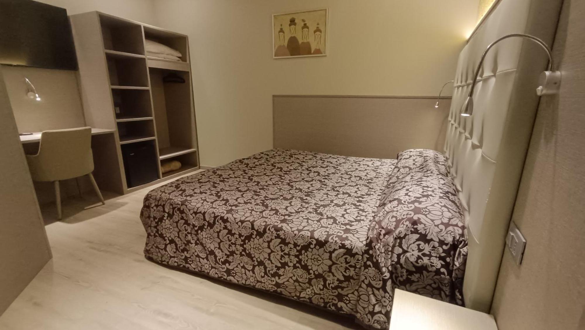 Hotel Baffo Rosso Alba Adriatica Bagian luar foto