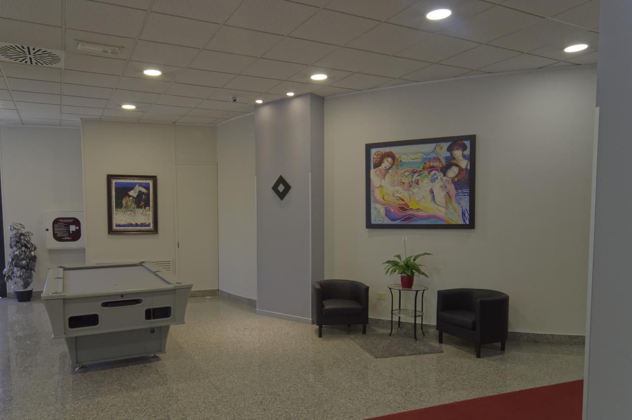 Hotel Baffo Rosso Alba Adriatica Bagian luar foto